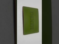 टिकाऊ और स्टाइलिश जीन्स उत्पादों के लिए काले रंग का छाला लेबल