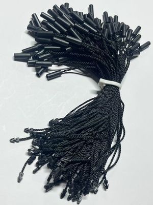 यूनिवर्सल ब्लैक हैंग टैग स्ट्रिंग फास्टनर लोगो मुक्त बेलनाकार तीन स्ट्रैंड नायलॉन रस्सी