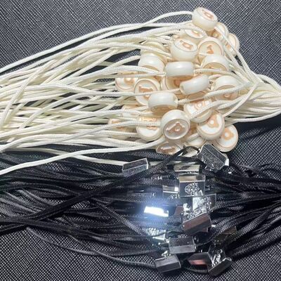 लटकने की लंबाई लगभग 10 इंच प्लास्टिक टैग फास्टनर अद्वितीय और आंख को पकड़ने वाला और कपड़े के लिए टैग संलग्नक के लिए आसान